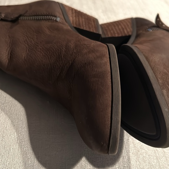 FRYE Women’s Brown Ankle Booties Distressed Texture All Over Size 6 Gently Used - Picture 12 of 16